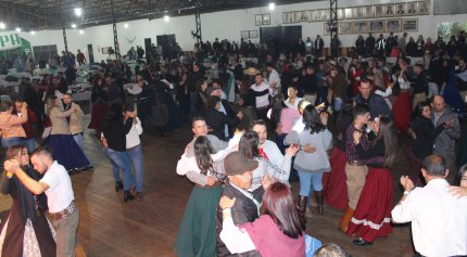 Sucesso total no 8&ordm; Baile da ASERC